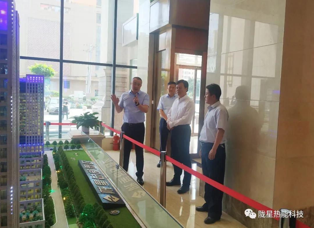 7月8日下午，陜西省寶雞市人民政府副市長、黨組成員張禮濤一行蒞臨隴星集團參觀考察。隴星集團副總吳茂瓏、集團辦公室主任周軍林等陪同參觀考察。
